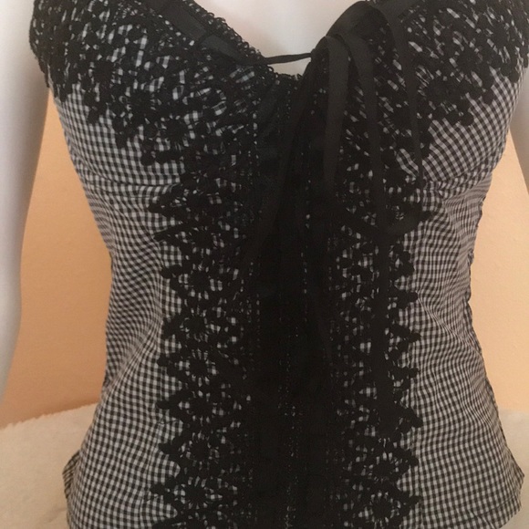 Black & White Top - Picture 3 of 4